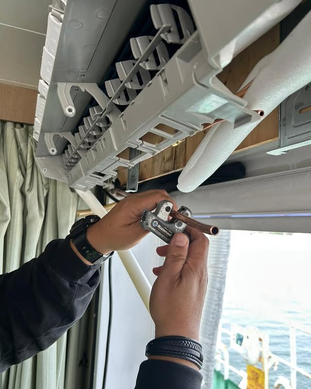 instalação de um sistema de ar-condicionado